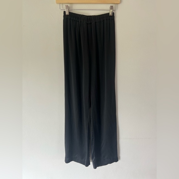 Sleeper Black Silk Satin Long Sleeve Top & Pull-On Pants Pajama Set Size Small - Picture 2 of 12
